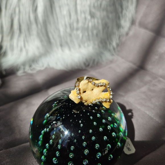 Real coral ring with gold band and crystal - Picture 6 of 8